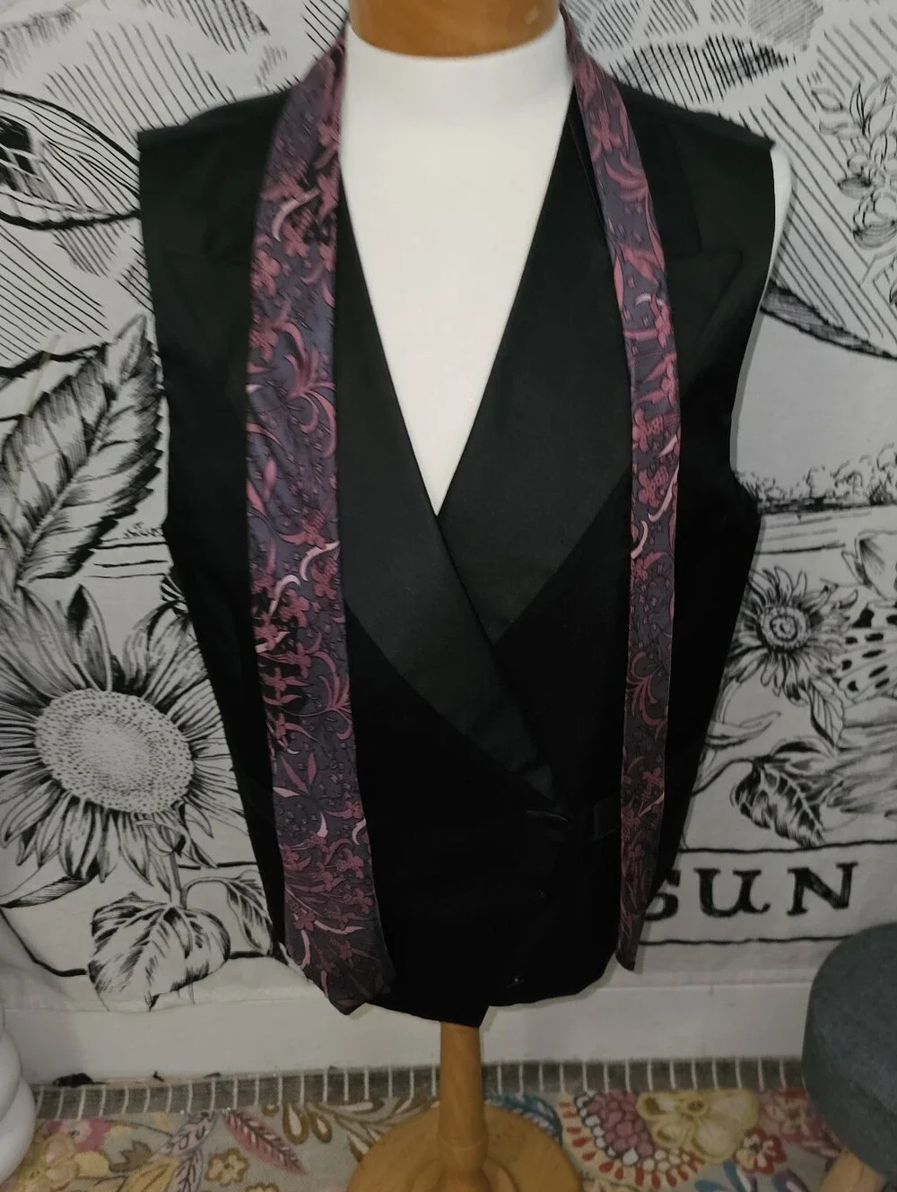Vintage Braddock's Monmouth Mall Eatontown, NJ 100% It. Silk Tie Made In America